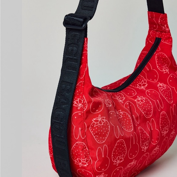 BAGGU Miffy UO Exclusive Medium Nylon Crescent Bag Strawberry NWT - Picture 2 of 6